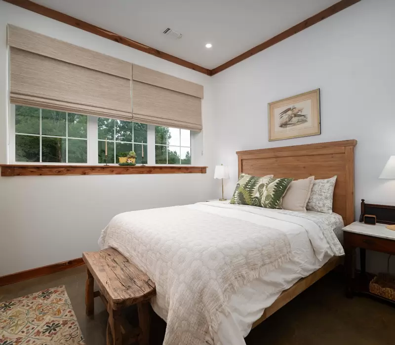 Second bedroom with queen bed